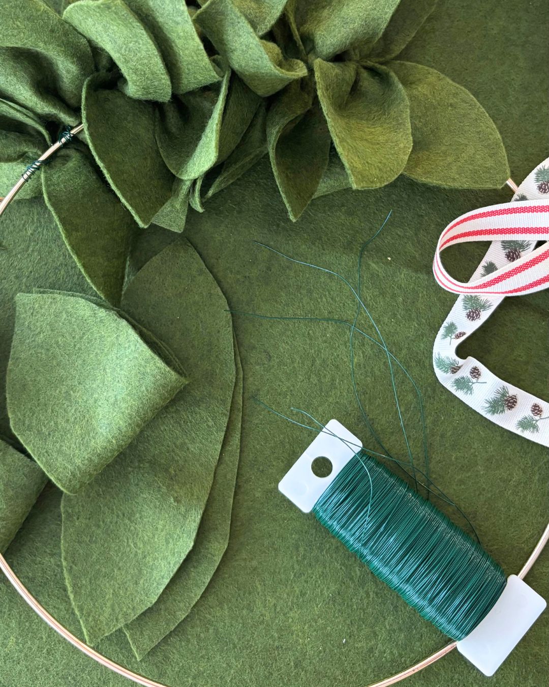 Handmade Felt Christmas Wreath: Fri 20 Nov